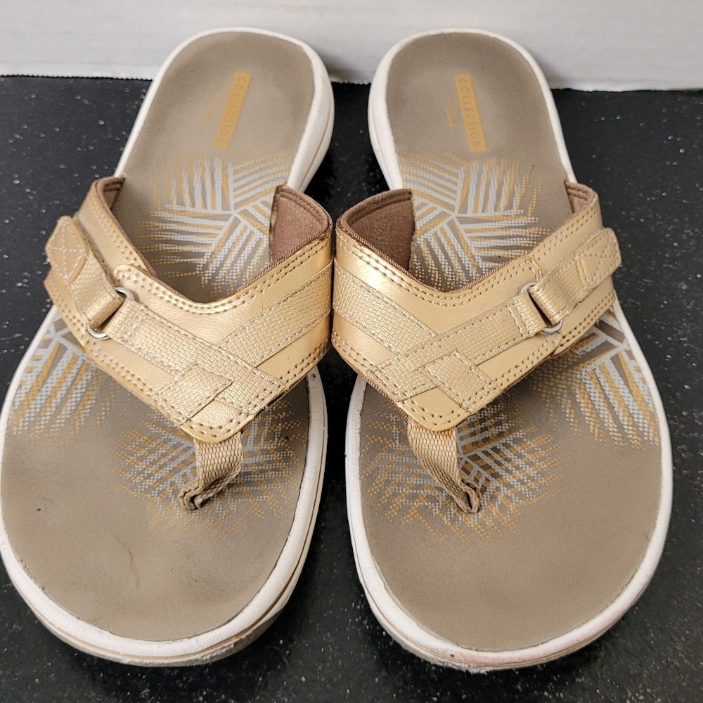 Clarks Gold Strap Women's Toe-Post Cloud Steppers Sandals